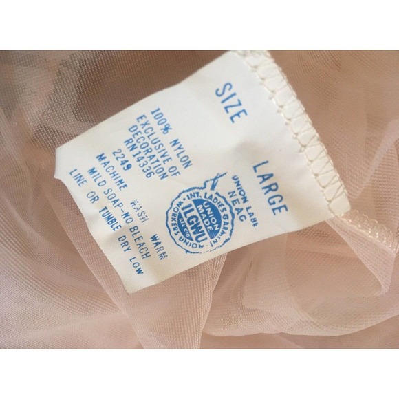 CIRCLE III Vintage Pink Robe Peignoir Large Tiered Lace Neckline Cuffs sleepwear - Picture 9 of 9